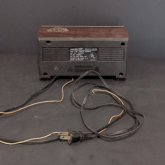 VINTAGE AM/FM ELECTRIC RADIO - Picture 7 of 7